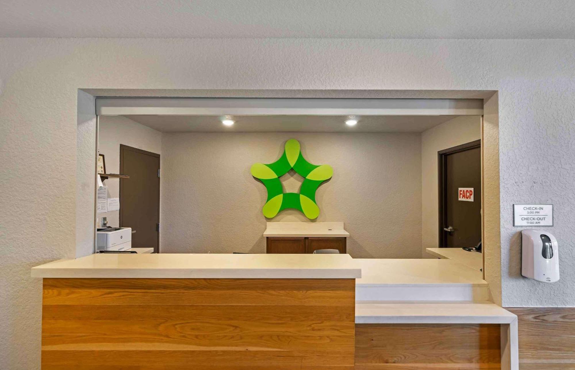 Extended Stay America Select Suites - Tampa - Brandon - East Heartland エクステリア 写真