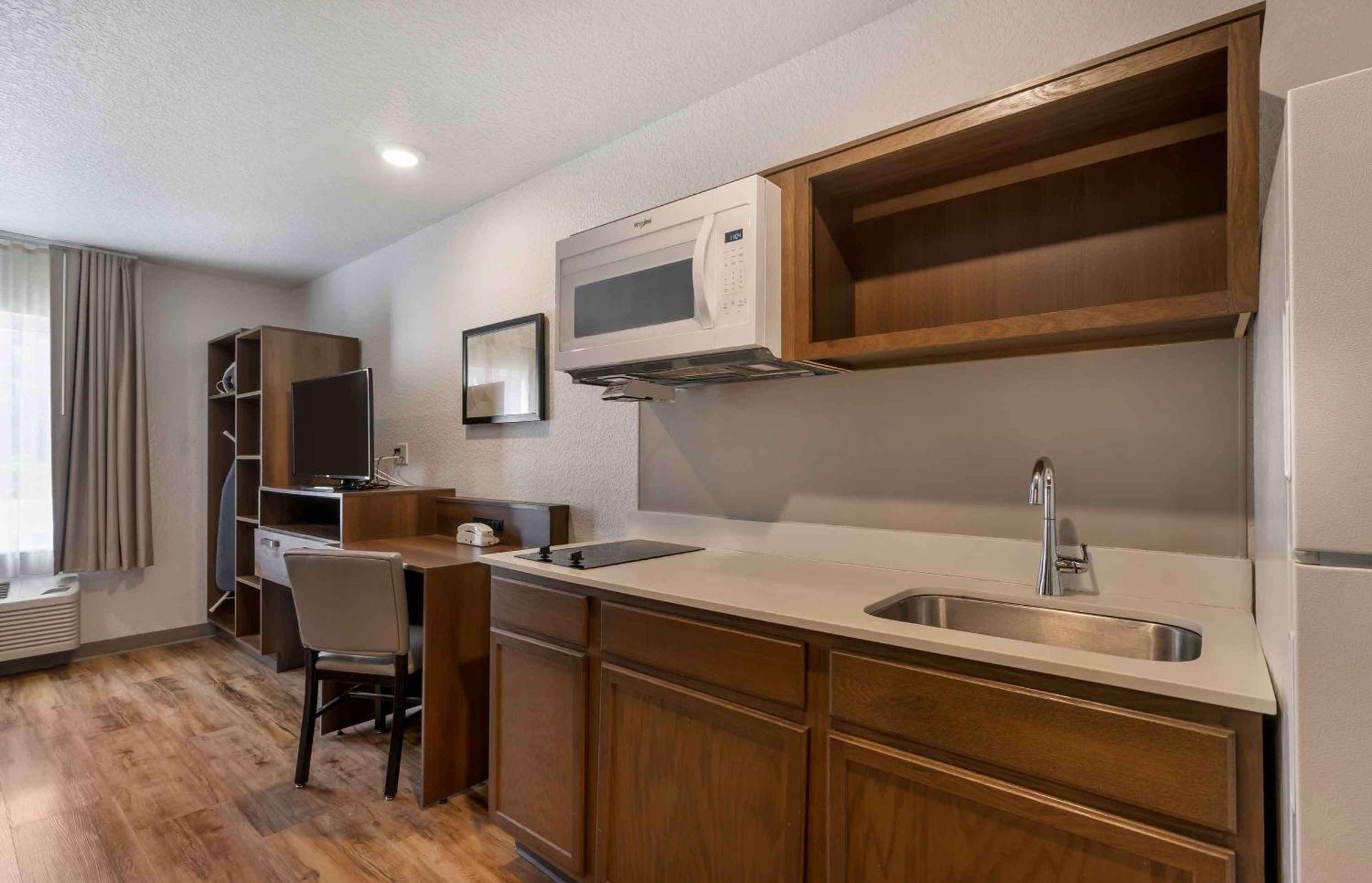 Extended Stay America Select Suites - Tampa - Brandon - East Heartland エクステリア 写真